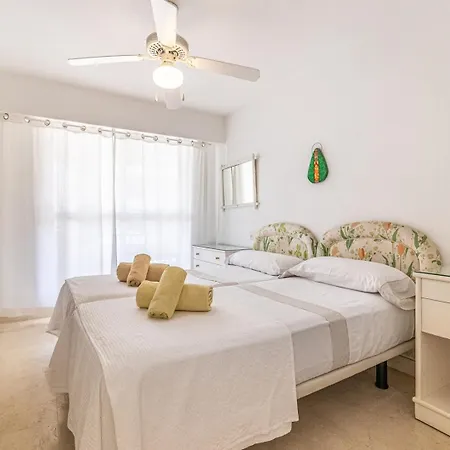 Beachfront Penthouse In Marbella: Seaviews * 马尔韦利亚
