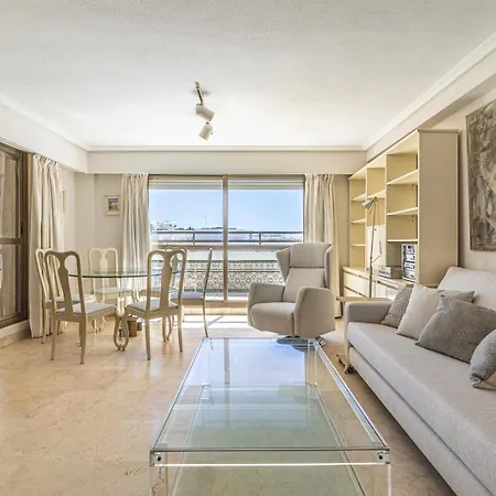 Beachfront Penthouse In Marbella: Seaviews 公寓 马尔韦利亚