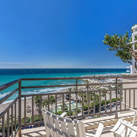 Beachfront Penthouse In Marbella: Seaviews 马尔韦利亚