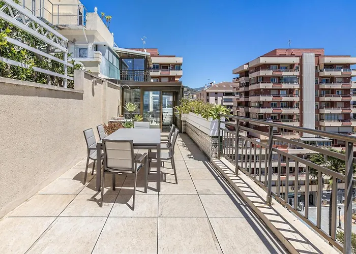Beachfront Penthouse In Marbella: Seaviews アパート