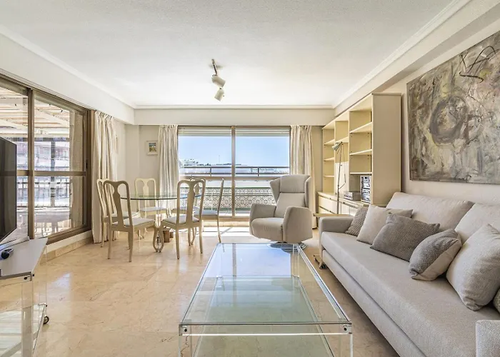 Beachfront Penthouse In Marbella: Seaviews アパート マルベーリャ